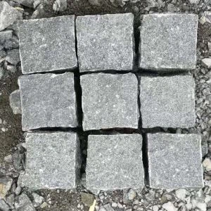 G684 Juodas akmeninis akmuo