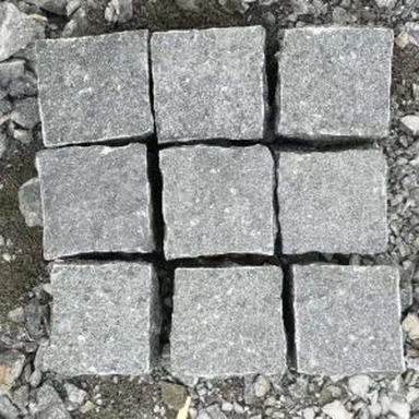 G684 Juodas akmeninis akmuo