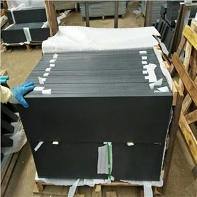 „Jet Black“ ir „Bazalto juoda“