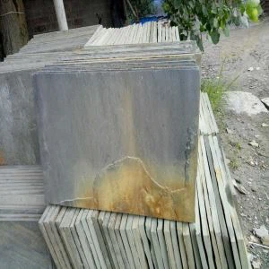 Aprūdijęs šiferis klone plytelių